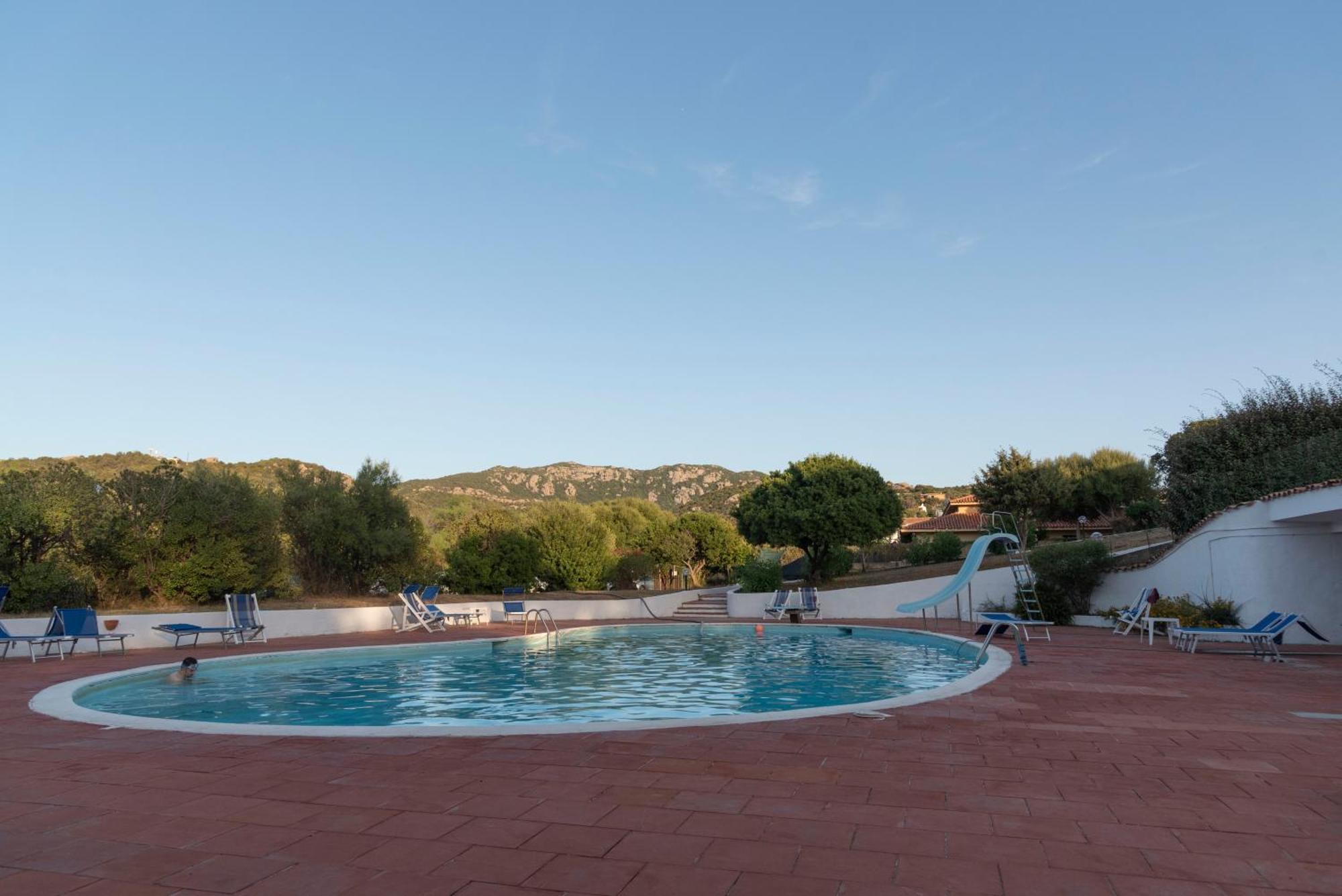 Appartamento Trilocale Vista Piscina Baja Sardinia Exterior foto